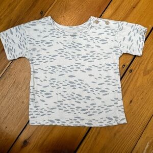 Grayson Mini Baby Shirt 6-9mo Organic Cotton Fish Neutral Tee Shoulder Buttons
